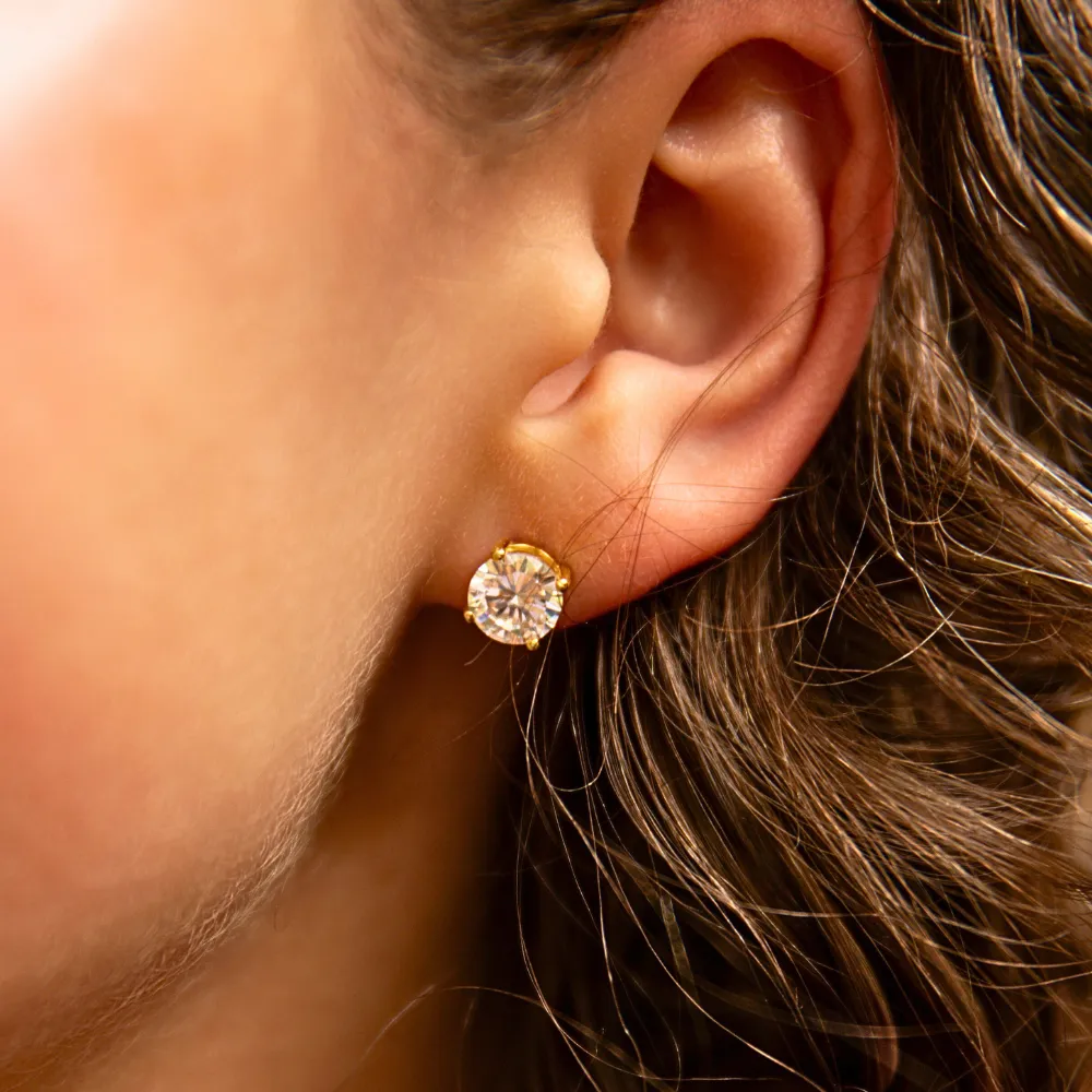 Brilliant Round Cut Studs in Gold